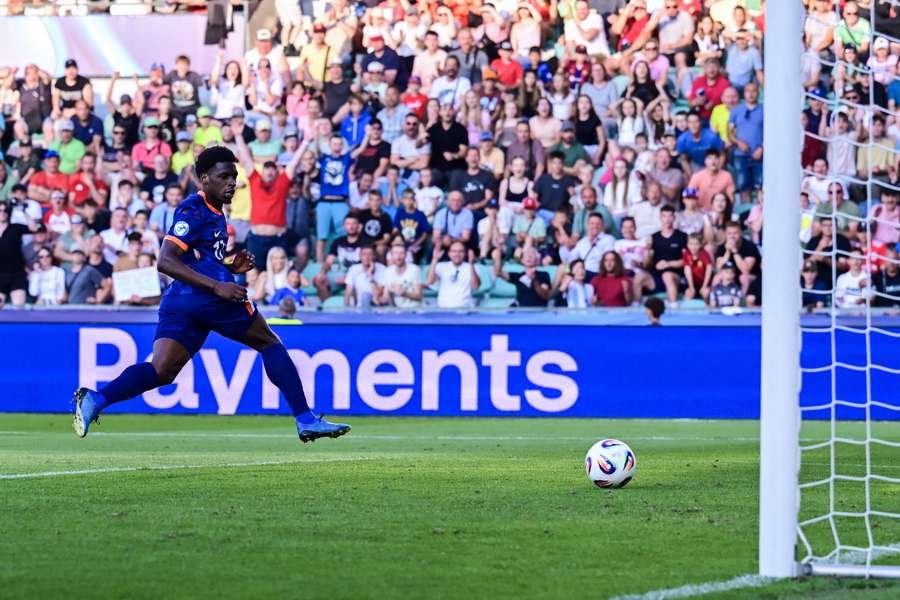 Il momento in cui Poku ha segnato il gol decisivo