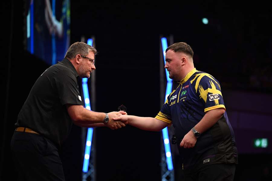 Wade and Littler shake hands Wade and Littler shake hands
