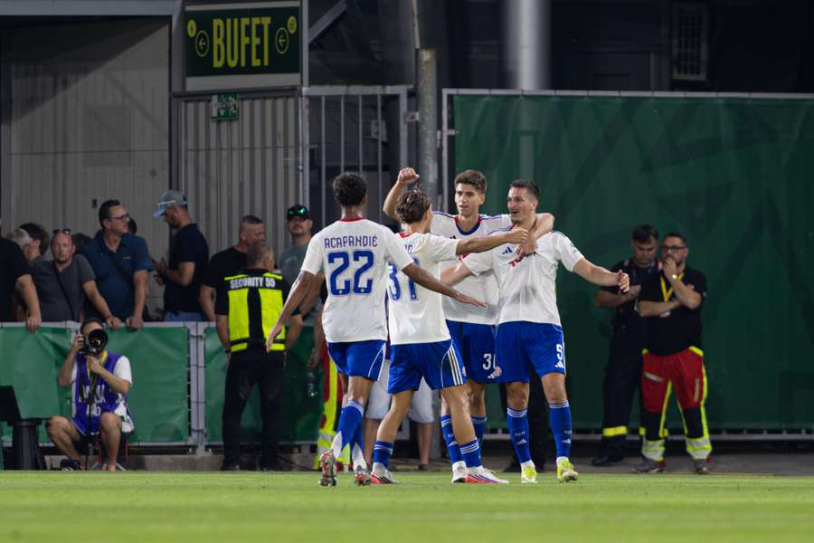 Hajduk oslavuje postup cez Žilinu. Hajduk oslavuje postup cez Žilinu.