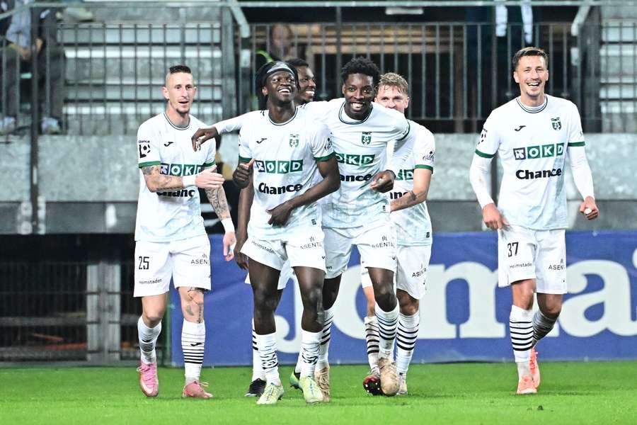 Karviná porazila Spartu 2:1. Karviná porazila Spartu 2:1.