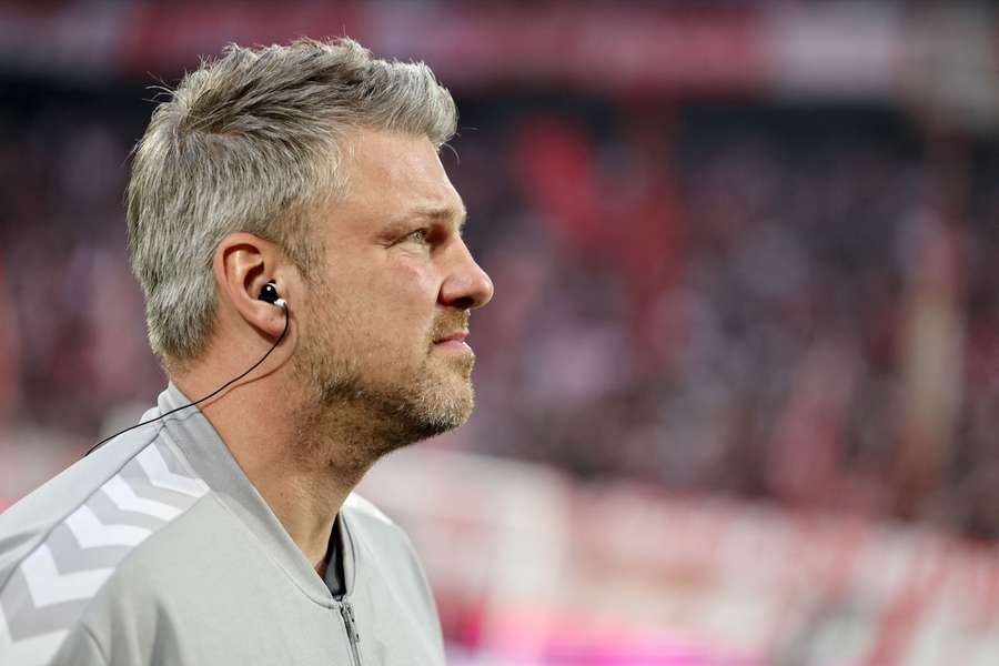 Lukas Kwasniok rutscht mit dem 1. FC Köln immer tiefer in den Abstiegskampf.