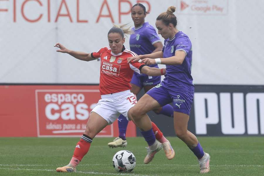 Lúcia Alves em ação diante do SC Braga Lúcia Alves em ação diante do SC Braga