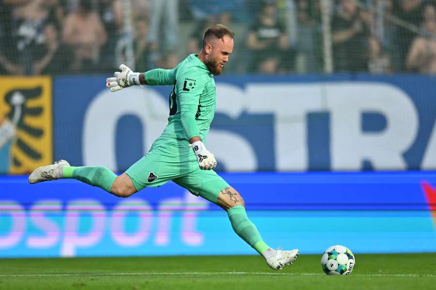 Brankář Dominik Holec.