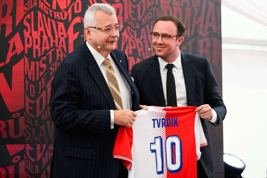 Vedení Slavie se v rámci Ligy mistrů podívalo i na tréninkové centrum Tottenhamu. Vedení Slavie se v rámci Ligy mistrů podívalo i na tréninkové centrum Tottenhamu.