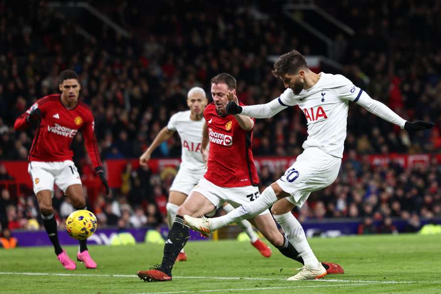 Na última vez que se enfrentaram, United e Tottenham empataram em 2 a 2