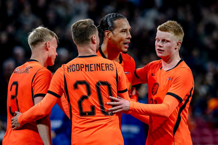 Virgil van Dijk célèbre son but lors du match amical entre les Pays-Bas et la Norvège, disputé à la Johan Cruijff ArenA d'Amsterdam le 27 mars 2026 en préparation à la Coupe du monde.