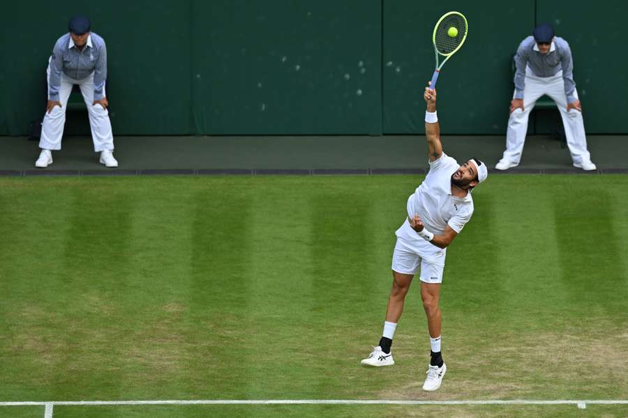 Berrettini beim Service