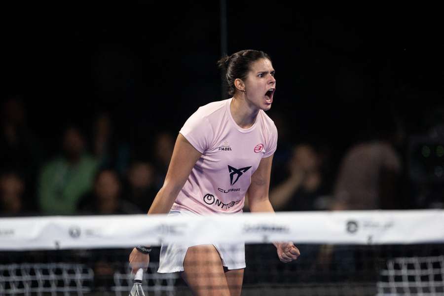 Delfi Brea celebra un punto.