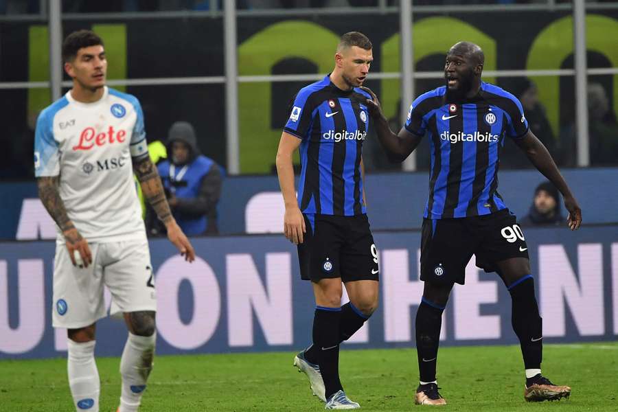Serie A: Inter schlägt Napoli und bricht Serie - Siege für Milan, Juve und Rom