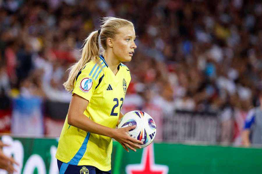 Smilla Holmberg in action for Sweden