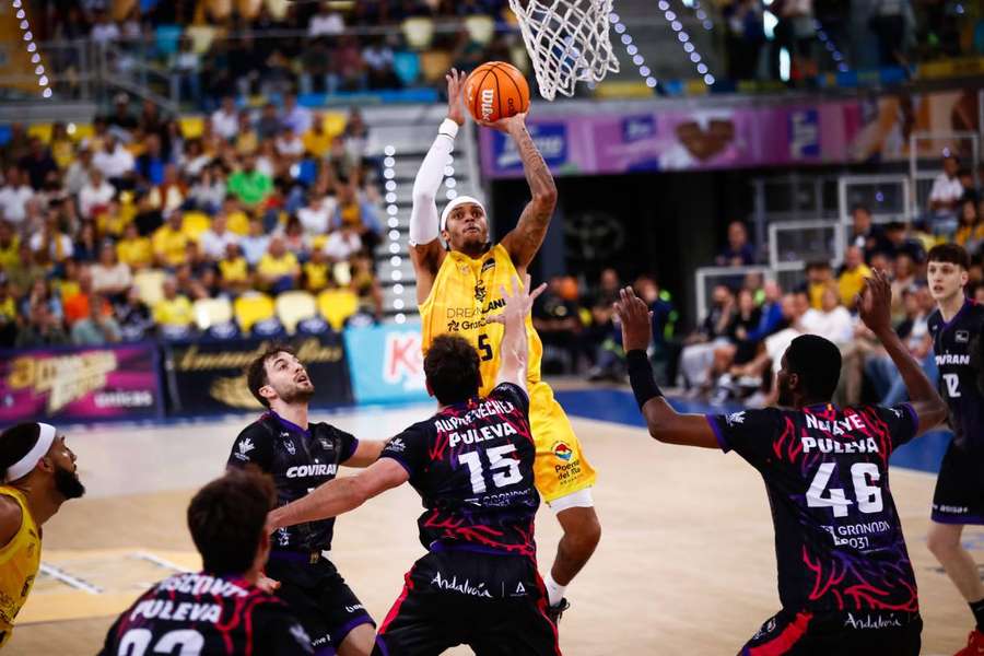 Homesley, del Dreamland Gran Canaria, tirando a canasta