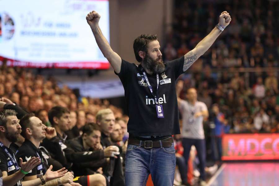 Meistertrainer Wiegert vom Handball-Spitzenklub SC Magdeburg hat sich voller Bewunderung über Fußball-Ikone Jürgen Klopp geäußert.