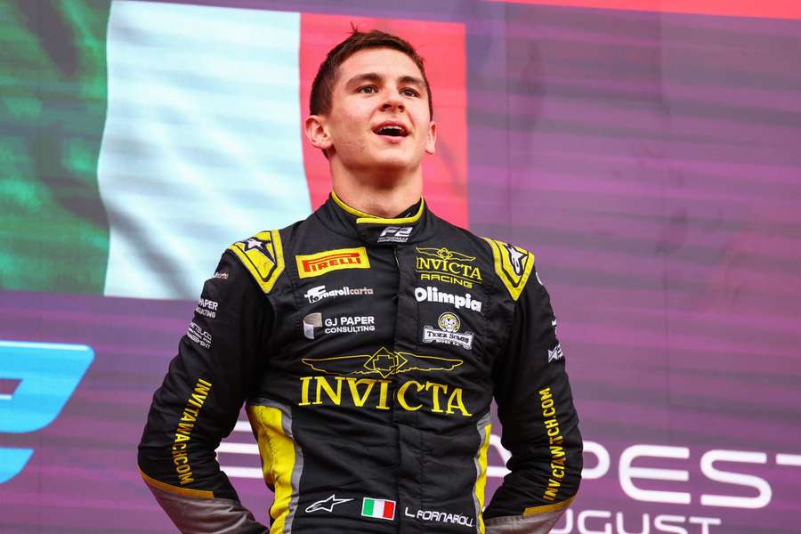 Leonardo Fornaroli sur le podium à Budapest.