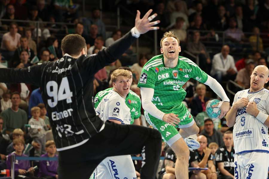 Fuchse's Mathias Gidsel trying to break through the Lemgo defense Fuchse's Mathias Gidsel trying to break through the Lemgo defense