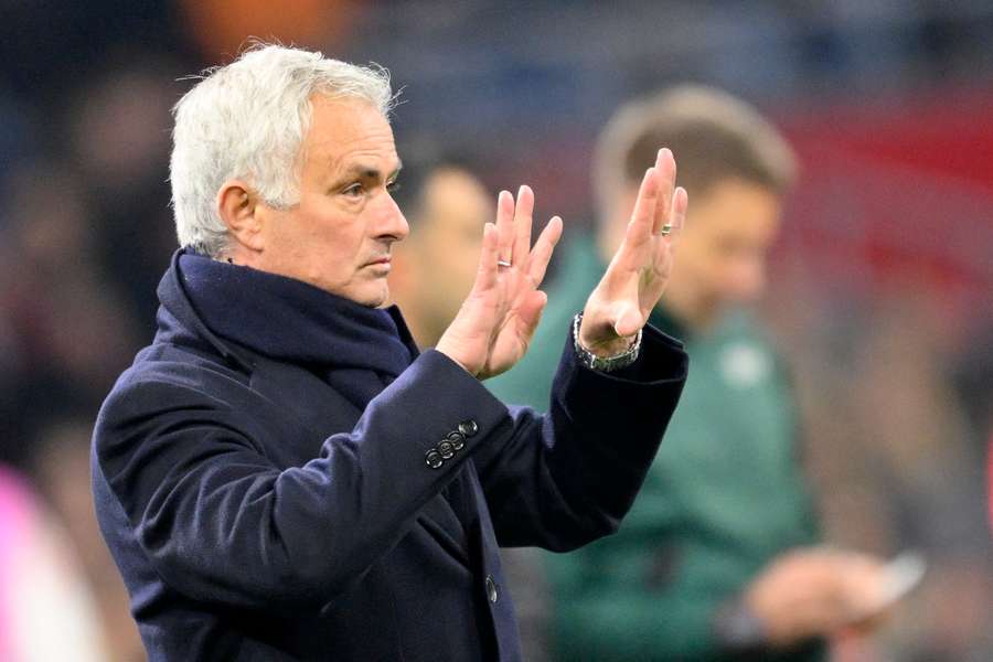 Mourinho feliz pela vitória Mourinho feliz pela vitória