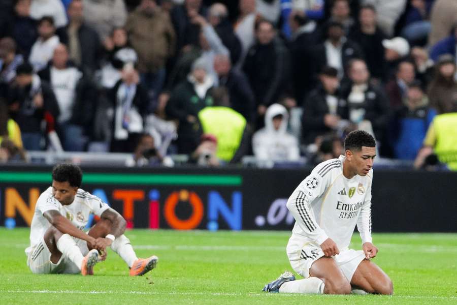 Bellingham y Rodrygo lamentan la derrota ante el City en el Bernabéu