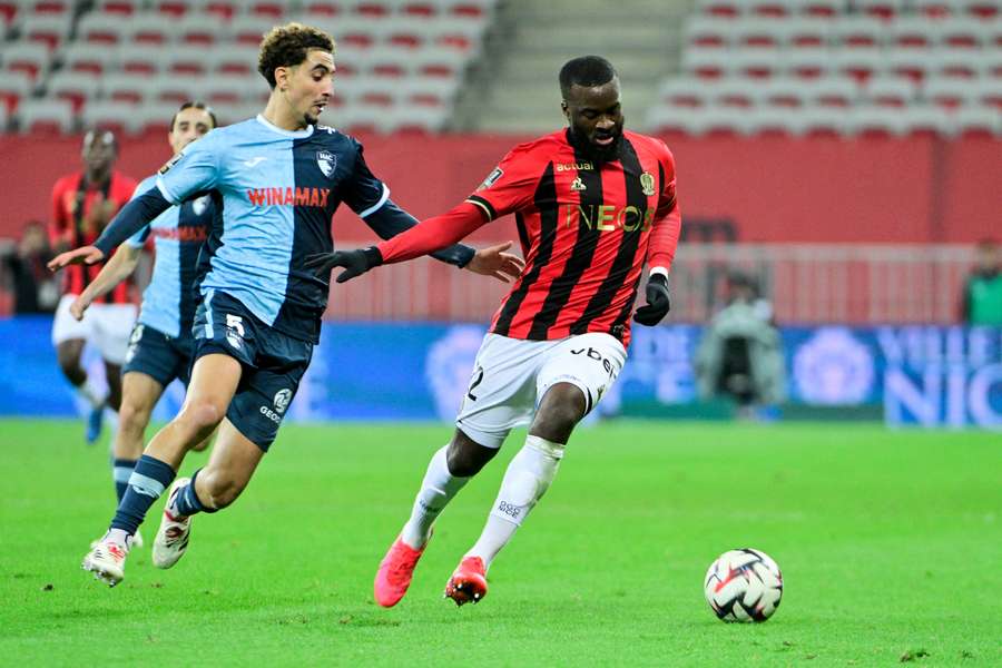 Ndombele au duel avec Targhalline le mois dernier. Ndombele au duel avec Targhalline le mois dernier.
