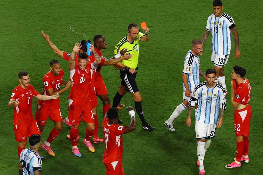 IFAB poinformował, że Embolo nie powinien otrzymać czerwonej kartki w ćwierćfinale MŚ