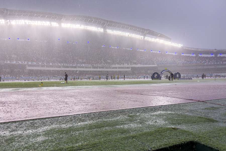 Chuva forte em Belém atrasou duelo da 11ª rodada