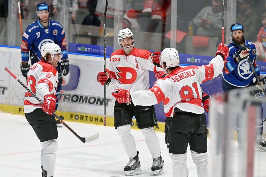 Pardubice ocenily kanonýra Sýkoru a porazily Plzeň 4:3. Rozhodla druhá třetina