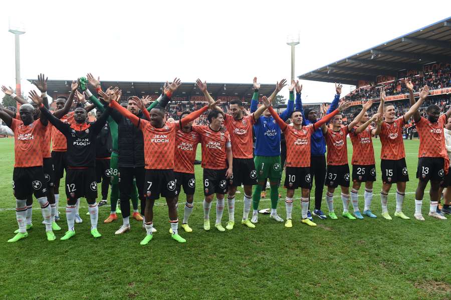 Los jugadores del Lorient celebran el gran arranque liguero