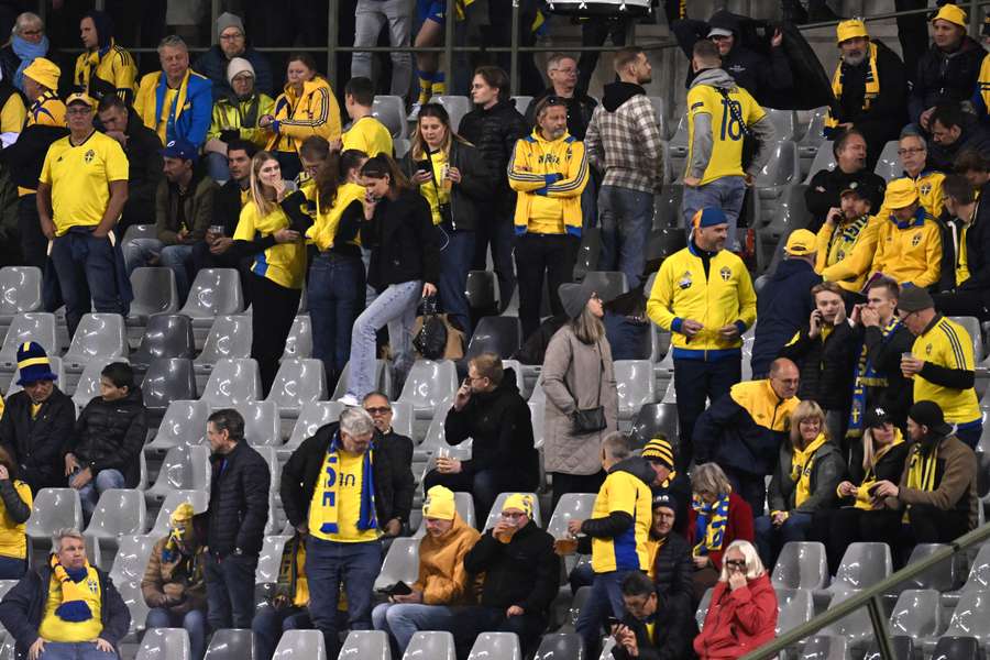 Švédští fanoušci na Stadionu krále Baudouina v Bruselu.