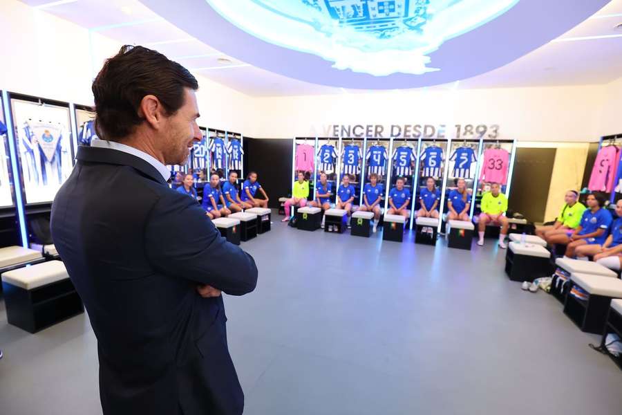 Presidente Villas-Boas conversou com as jogadoras no dia da apresentação no Dragão
