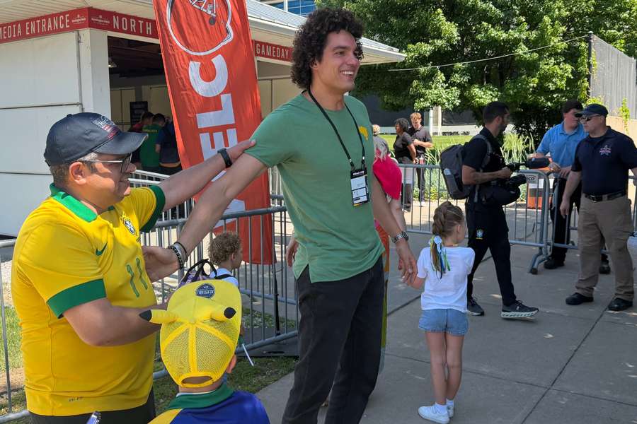 Anderson Varejão recebe o carinho da torcida em Cleveland Anderson Varejão recebe o carinho da torcida em Cleveland