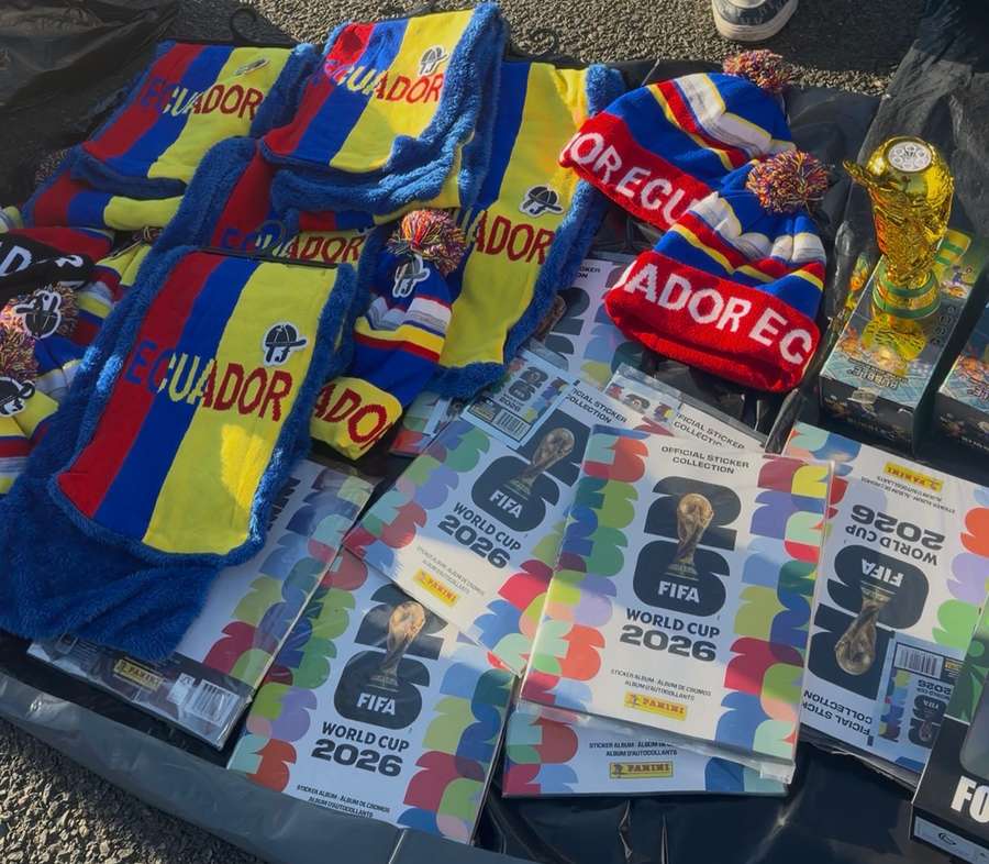 Bandeiras do Equador e o álbum de figurinhas da Copa