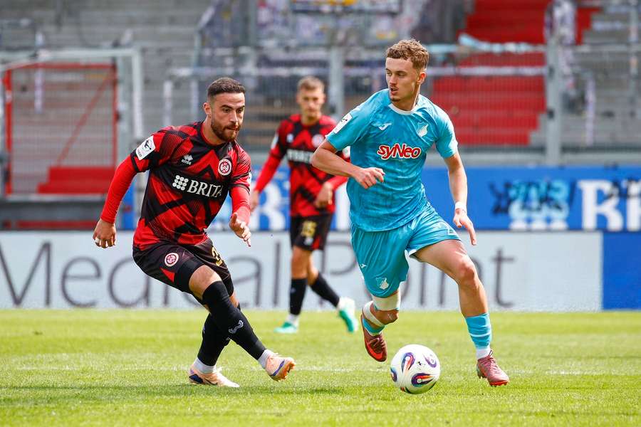 Český záložník Alex Honajzer v dresu rezervy Hoffenheimu ve třetí německé lize.