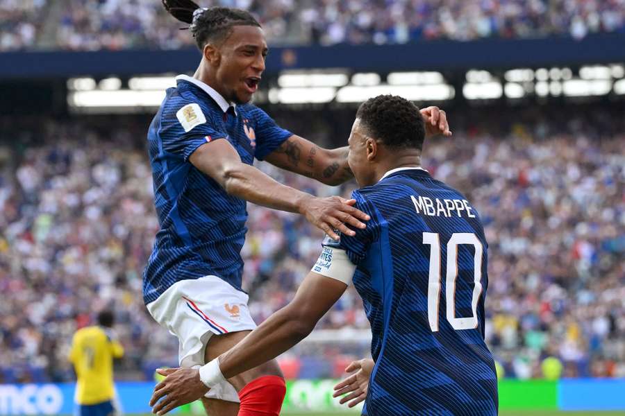 Mbappé e Olise comandaram vitória da França sobre a Suécia Mbappé e Olise comandaram vitória da França sobre a Suécia