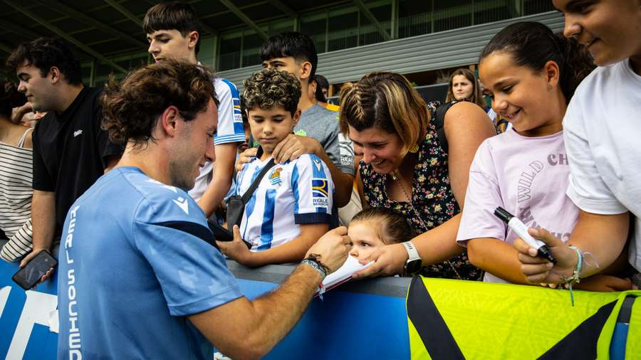 Odriozola, firmando autógrafos
