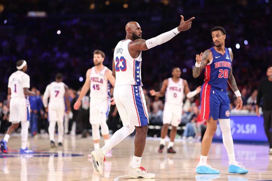 LeBron celebra durante el partido ante los Pistons LeBron celebra durante el partido ante los Pistons