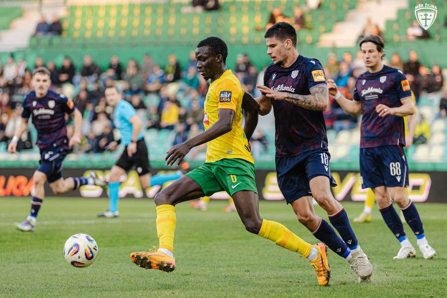 Adang v dueli proti DAC. Adang v dueli proti DAC.