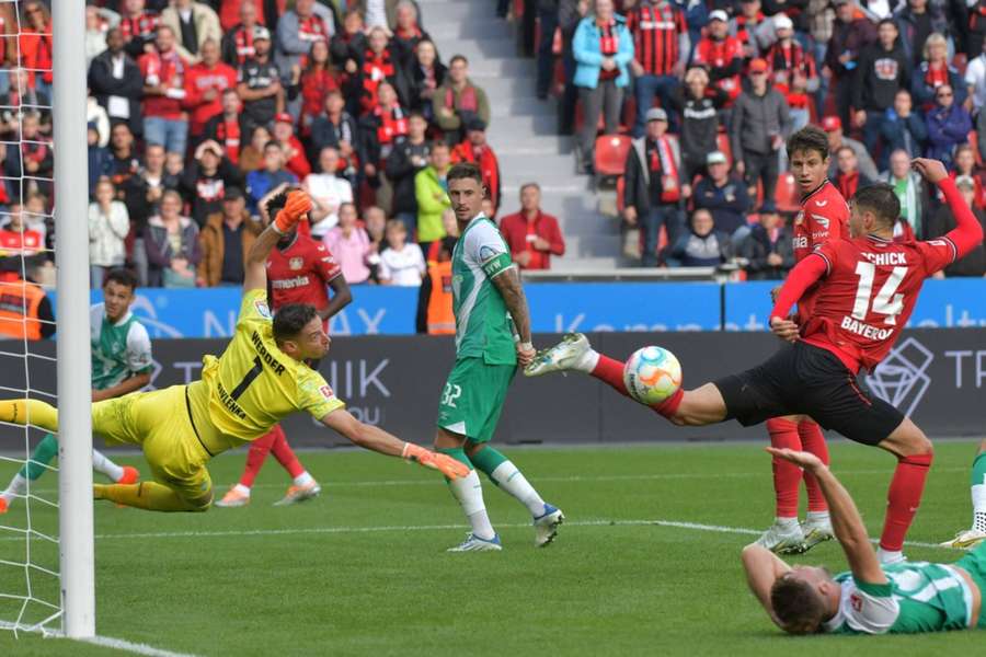 Jiří Pavlenka, Patrik Schick a Adam Hložek aneb tři čeští bundesligoví legionáři v akci.