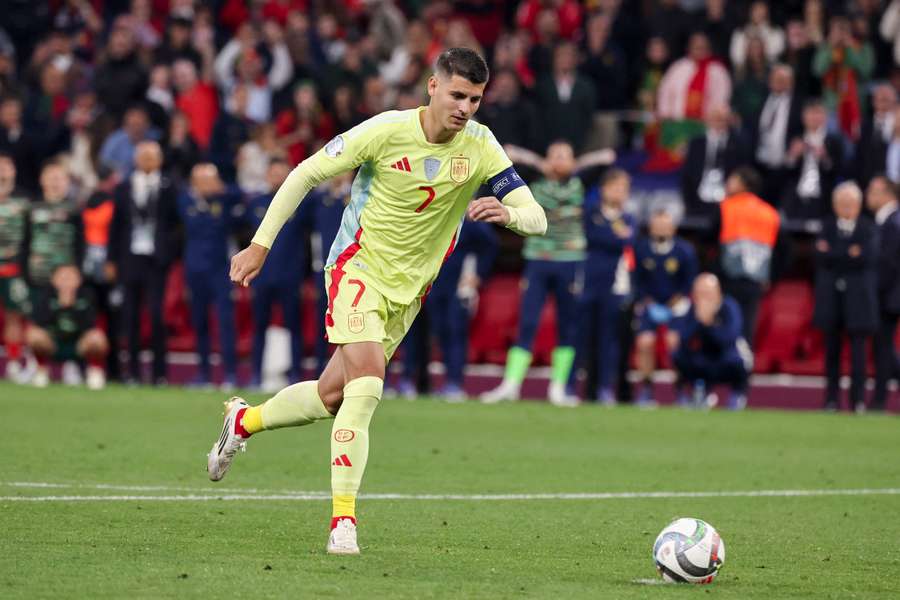 Morata, en el momento de tirar el penalti fallado en la final de la Nations League