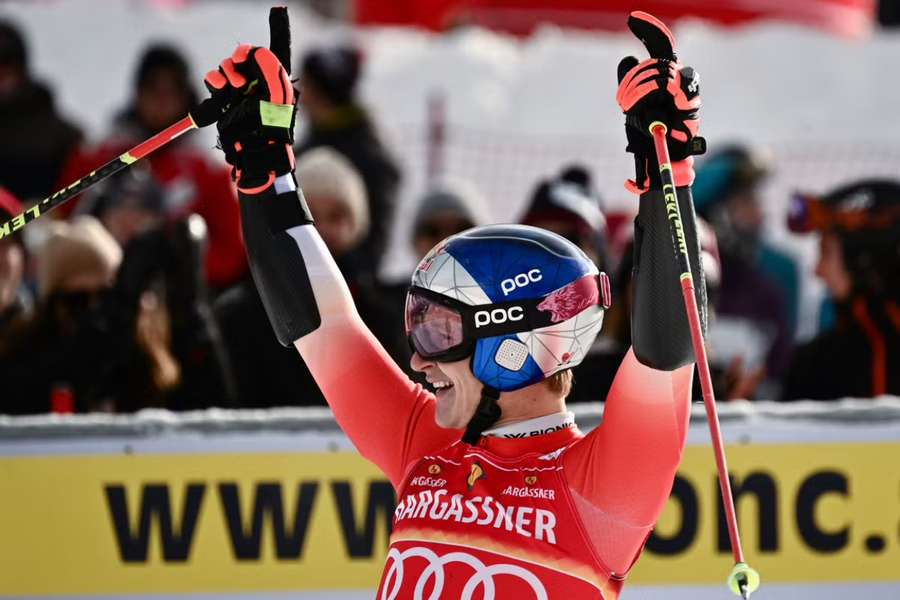 Odermatt dál září, vyhrál obří slalom ve Val d'Isere. Krýzl do druhého kola nepostoupil