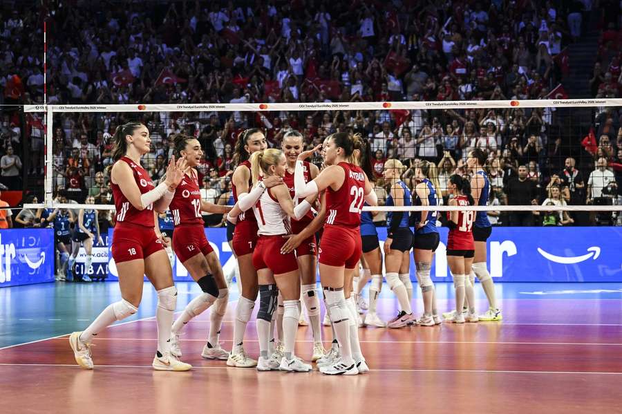 Niemcy i Turcja uzupełniły stawkę ćwierćfinalistów ME siatkarek Niemcy i Turcja uzupełniły stawkę ćwierćfinalistów ME siatkarek
