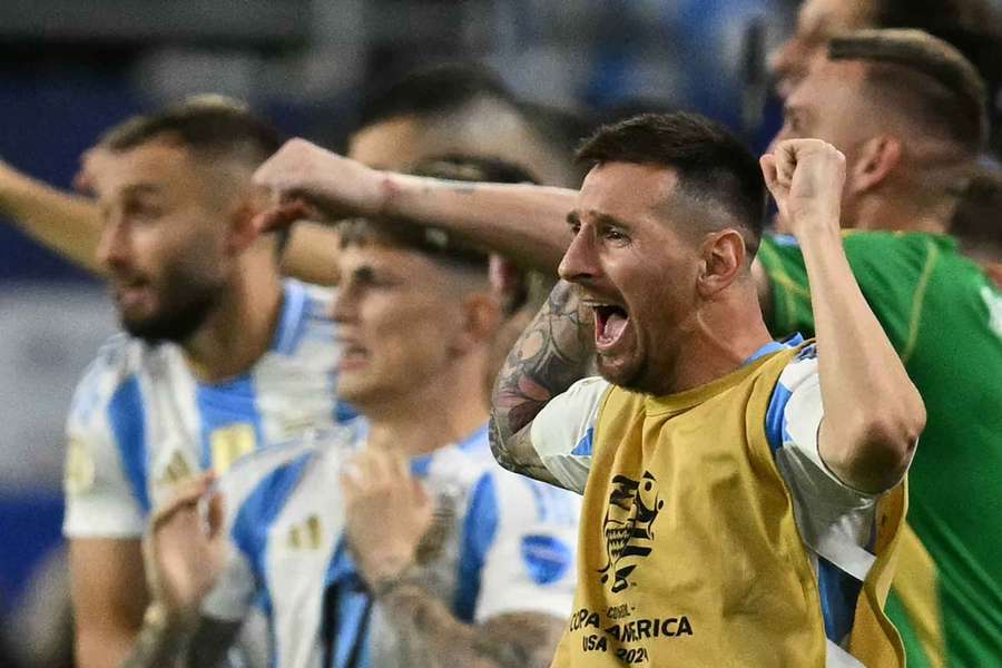 Leo Messi świętował triumf z kontuzją na ławce rezerwowych