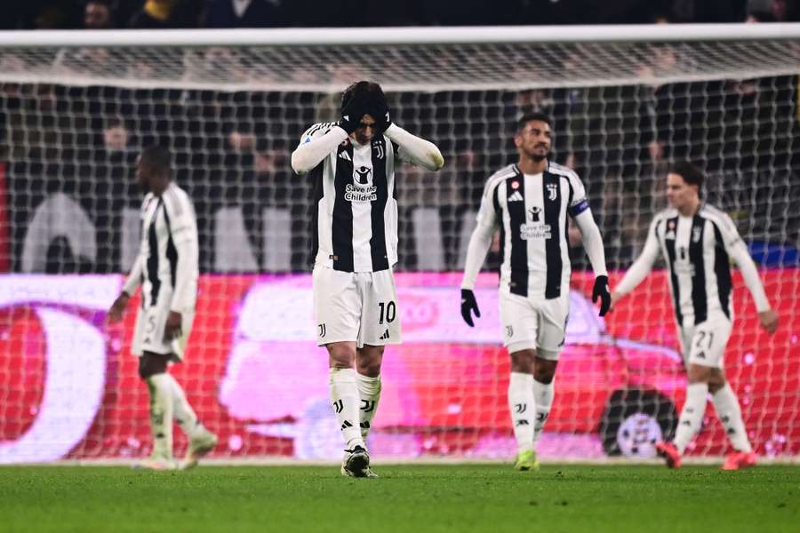 Kenan Yildiz, con las manos en la cara tras un gol del Venezia