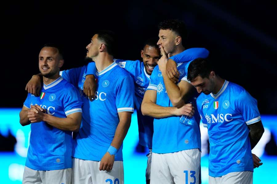 Napoli z dwoma trofeami w roku kalendarzowym, pierwszy raz od czasów Maradony