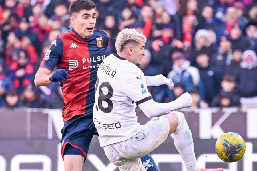 Valentin Mihăilă în timpul partidei cu Genoa