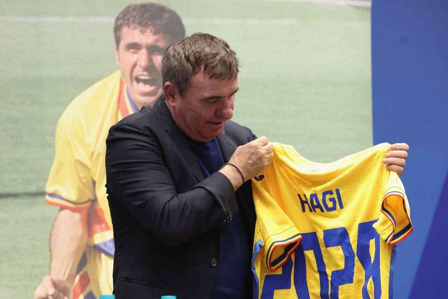 Die Freude steht Hagi ins Gesicht geschrieben