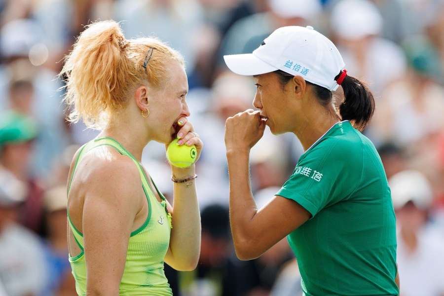 Kateřina Siniaková a Shuai Zhang zatím v Kanadě naprosto dominují. Kateřina Siniaková a Shuai Zhang zatím v Kanadě naprosto dominují.