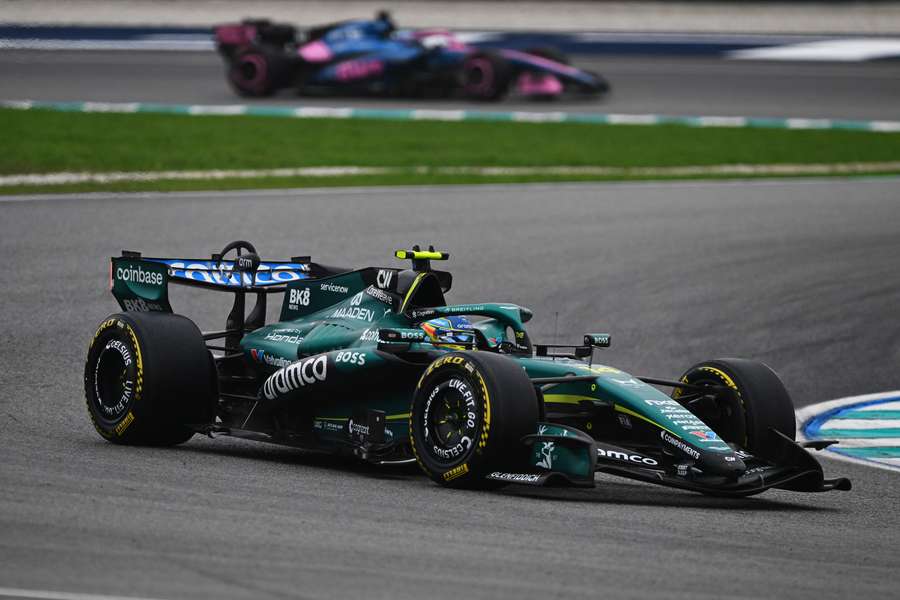 Fernando Alonso ao serviço da Aston Martin