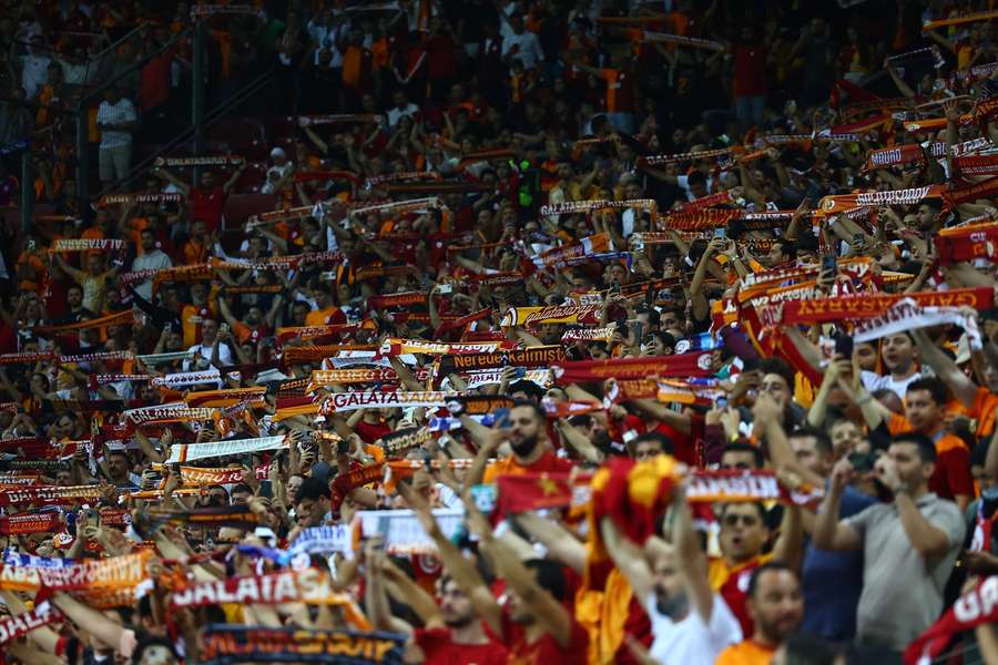 Kibice Galatasaray okazują wsparcie w domu