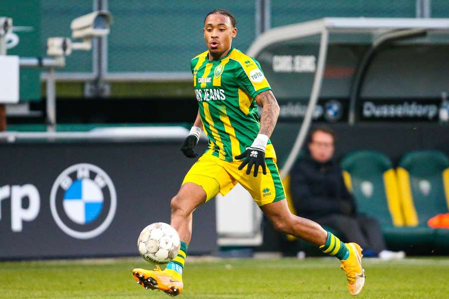 Juan Familia-Castillo in actie voor ADO Den Haag