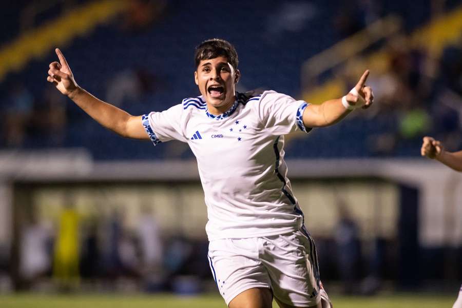 Cruzeiro sofreu para bater o Imperatriz