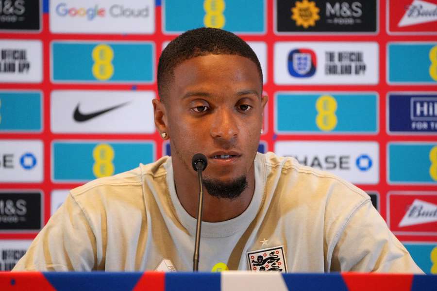 Arsenal keeping tabs on Aston Villa defender Ezri Konsa Arsenal keeping tabs on Aston Villa defender Ezri Konsa