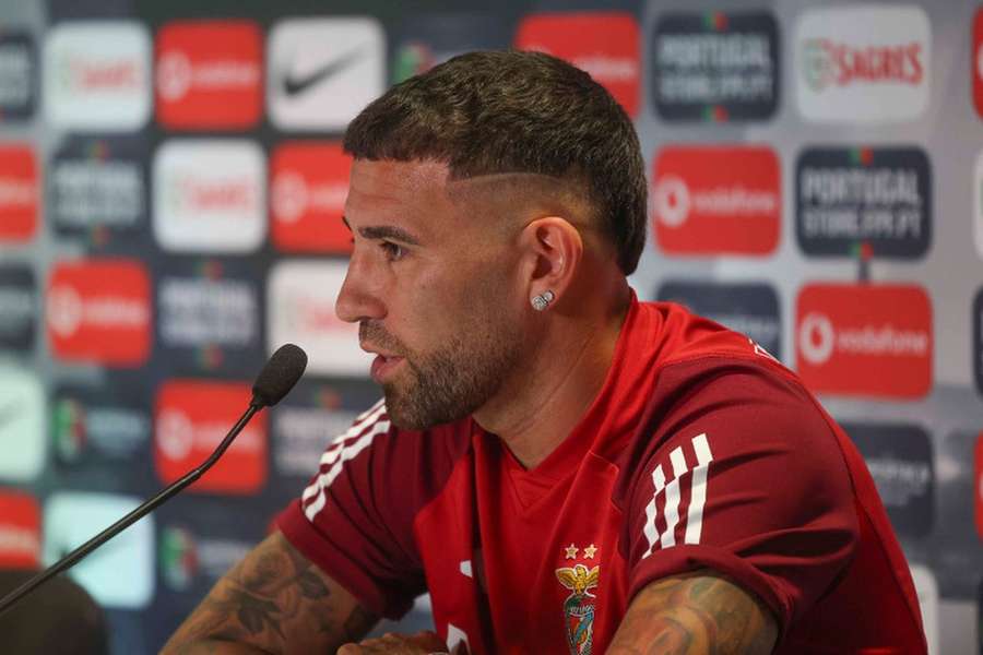 Otamendi, central e capitão do Benfica